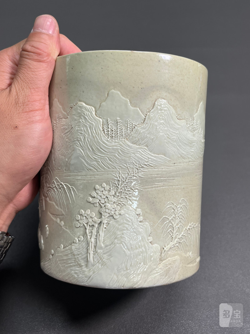 清道光  “王炳荣”款米黄釉雕瓷山水纹笔筒 - 图11